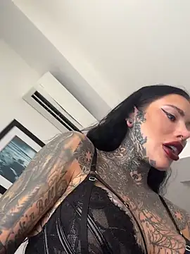 claudiacvc95 online show from June 2026 07:02:01 AM
