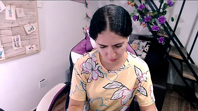 samantha baby  online show from April 2026 06:21:01 PM