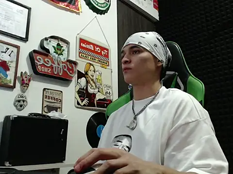 Curly Angel24 online show from November 2025 01:17:01 AM