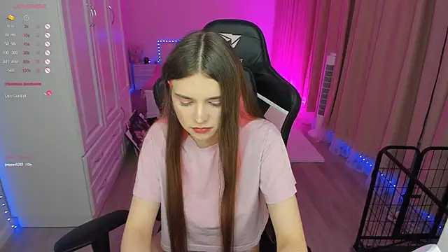 Snapshot of lil_cassie chatting on November 2025 01:48:02 AM lil cassie online show from November 2025 01:48:02 AM