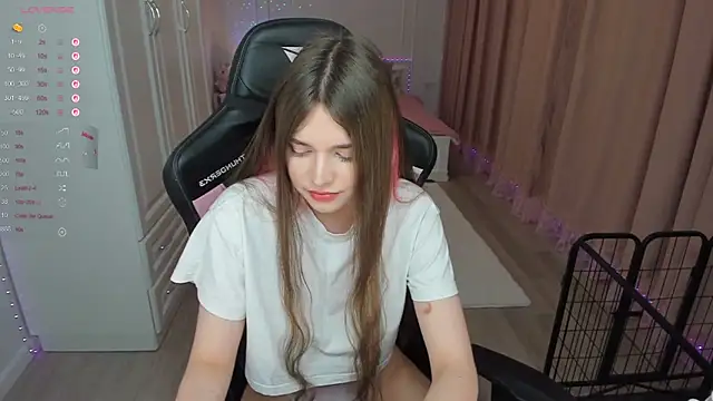 Snapshot of lil_cassie chatting on November 2025 02:44:01 AM lil cassie online show from November 2025 02:44:01 AM