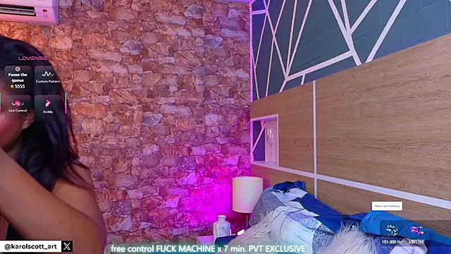 Snapshot of KAROL-SCOTT chatting on October 2025 09:58:02 PM KAROL-SCOTT online show from October 2025 09:58:02 PM