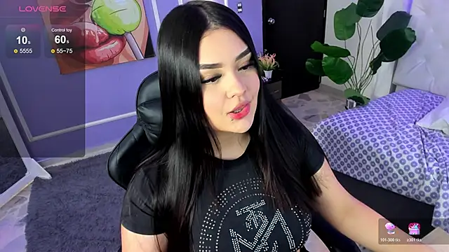 Snapshot of martinasaez chatting on December 2025 09:01:02 PM martinasaez online show from December 2025 09:01:02 PM