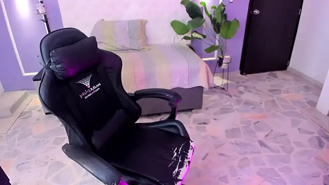 martinasaez online show from April 2026 07:51:01 PM