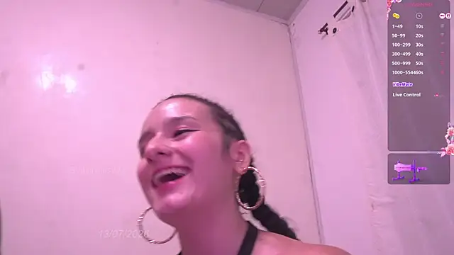 Snapshot of Sisirojas chatting on July 2026 01:49:02 AM Sisirojas online show from July 2026 01:49:02 AM