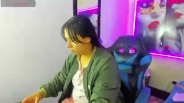 Snapshot of Charis_21 chatting on December 2025 01:15:01 PM Charis 21 online show from December 2025 01:15:01 PM