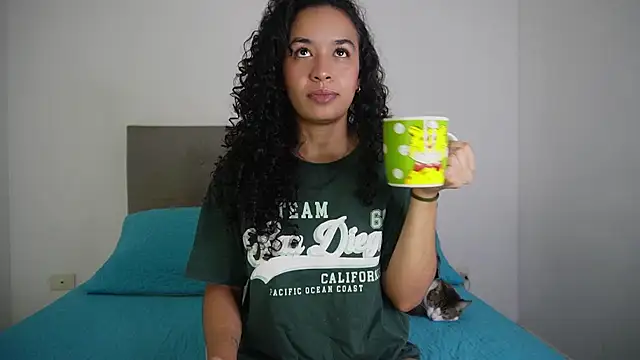 Snapshot of angela__98 chatting on November 2025 01:21:01 PM angela 98 online show from November 2025 01:21:01 PM