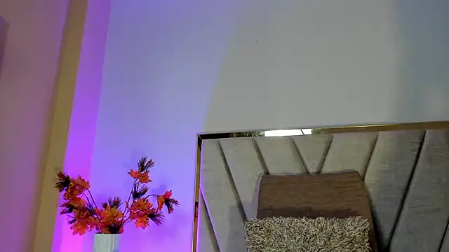 NoraDasilva online show from November 2025 01:00:02 PM