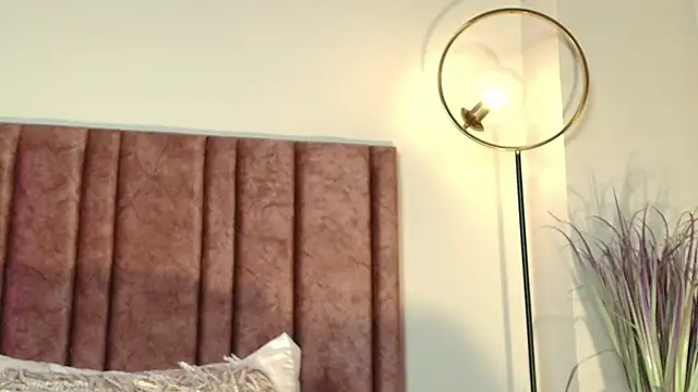 NoraDasilva online show from November 2025 04:55:02 PM