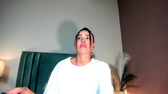 NoraDasilva online show from March 2026 11:32:02 PM