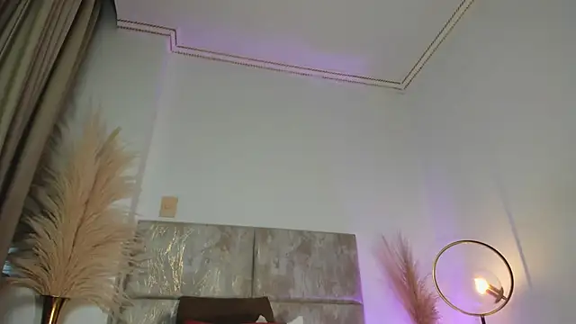 NoraDasilva online show from October 2025 12:28:02 PM