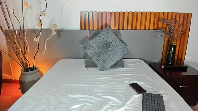 NoraDasilva online show from December 2025 12:11:01 AM