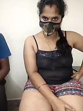 Snapshot of Newyork-couple chatting on December 2024 05:49:01 PM Newyork-couple online show from December 2024 05:49:01 PM