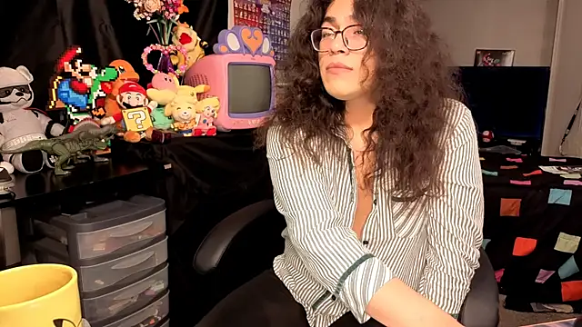 Snapshot of ShinyCherub chatting on October 2025 10:22:02 PM ShinyCherub online show from October 2025 10:22:02 PM