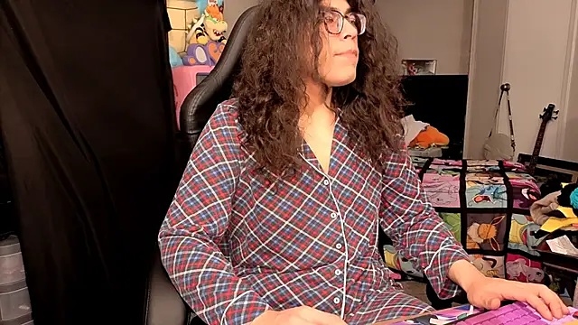 Snapshot of ShinyCherub chatting on November 2025 10:10:01 PM ShinyCherub online show from November 2025 10:10:01 PM