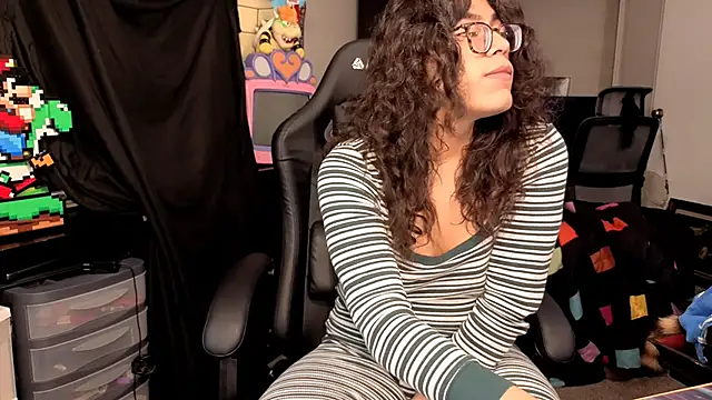 Snapshot of ShinyCherub chatting on November 2025 03:49:02 PM ShinyCherub online show from November 2025 03:49:02 PM