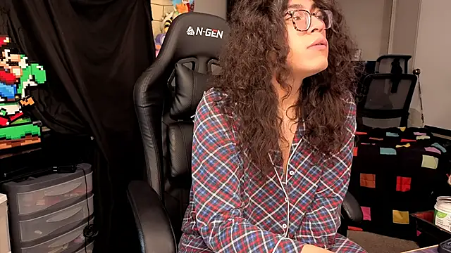 Snapshot of ShinyCherub chatting on November 2025 03:54:02 AM ShinyCherub online show from November 2025 03:54:02 AM