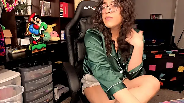 Snapshot of ShinyCherub chatting on November 2025 01:36:02 PM ShinyCherub online show from November 2025 01:36:02 PM