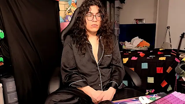 Snapshot of ShinyCherub chatting on November 2025 06:30:02 PM ShinyCherub online show from November 2025 06:30:02 PM