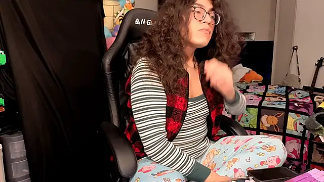 Snapshot of ShinyCherub chatting on November 2025 06:36:02 AM ShinyCherub online show from November 2025 06:36:02 AM