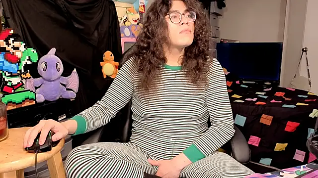 Snapshot of ShinyCherub chatting on December 2025 03:34:02 AM ShinyCherub online show from December 2025 03:34:02 AM