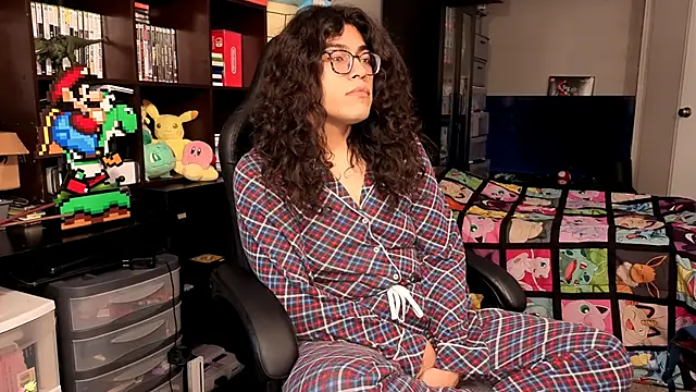 Snapshot of ShinyCherub chatting on November 2025 01:32:02 AM ShinyCherub online show from November 2025 01:32:02 AM