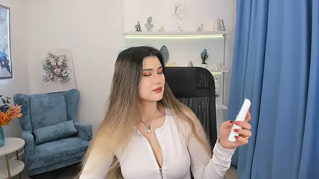 AnneTLi online show from November 2025 03:32:02 AM