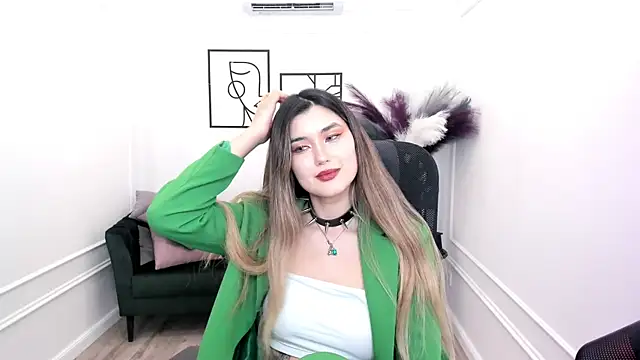 AnneTLi online show from November 2025 07:41:02 PM