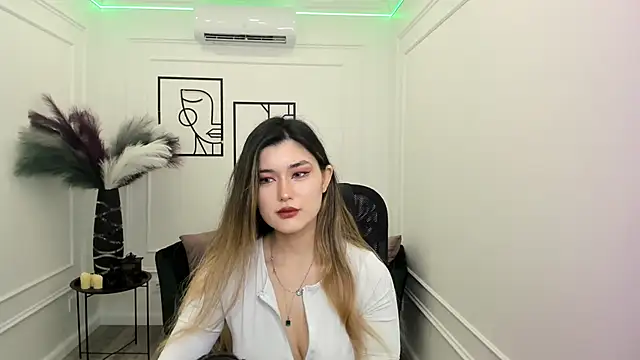 AnneTLi online show from November 2025 03:16:01 AM