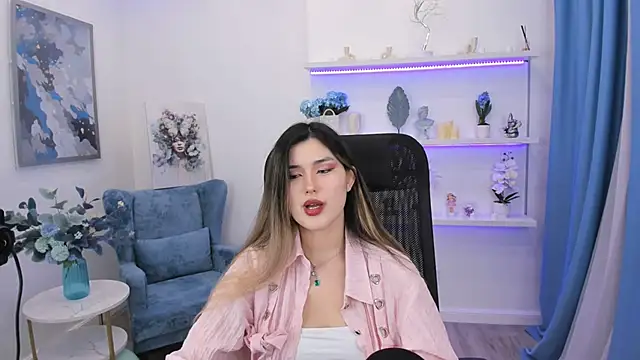 AnneTLi online show from December 2025 07:15:02 PM