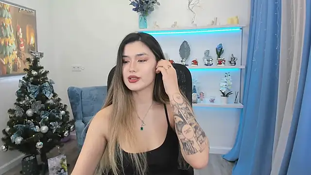 AnneTLi online show from December 2025 08:04:02 PM