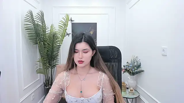 AnneTLi online show from November 2025 03:18:01 AM