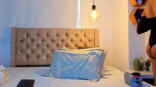 KeryHillson online show from March 2026 01:46:01 PM