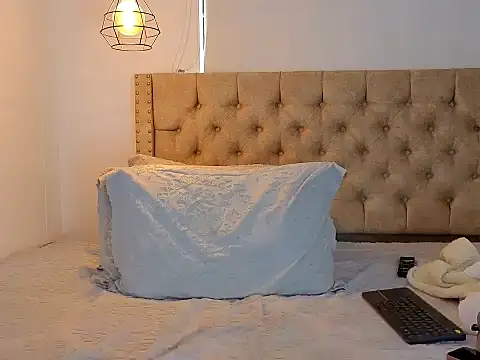 Snapshot of KeryHillson chatting on October 2025 01:02:01 PM KeryHillson online show from October 2025 01:02:01 PM