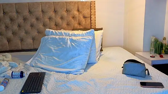 KeryHillson online show from January 2026 01:51:01 PM