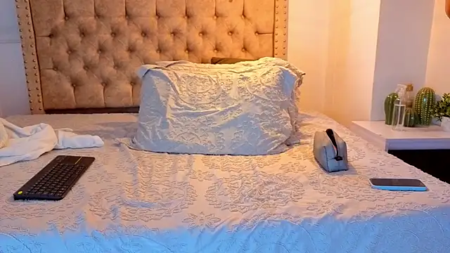 KeryHillson online show from March 2026 12:53:02 PM