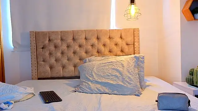 KeryHillson online show from March 2026 02:12:02 PM