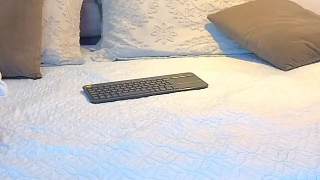 Snapshot of KeryHillson chatting on November 2025 11:59:02 AM KeryHillson online show from November 2025 11:59:02 AM