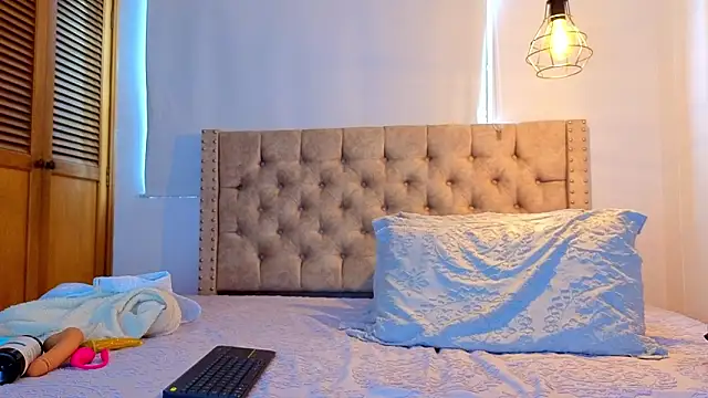 KeryHillson online show from March 2026 01:46:02 PM