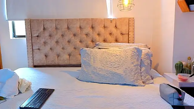 KeryHillson online show from March 2026 02:09:02 PM