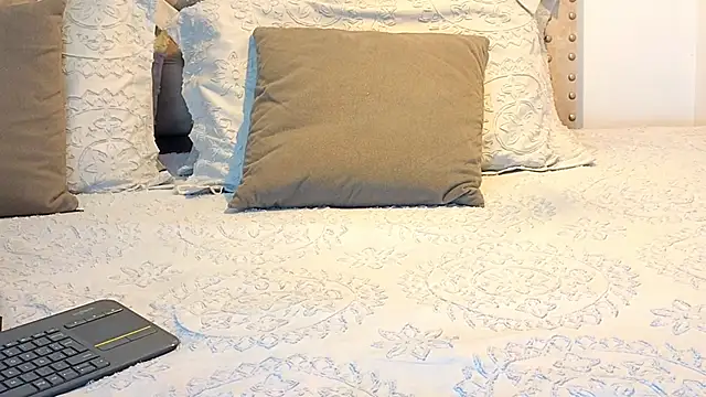 Snapshot of KeryHillson chatting on November 2025 12:48:01 PM KeryHillson online show from November 2025 12:48:01 PM