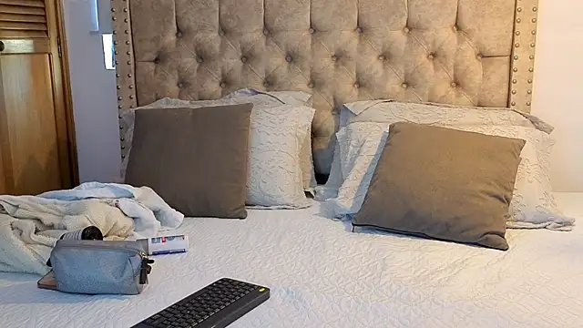 KeryHillson online show from January 2026 01:58:02 PM