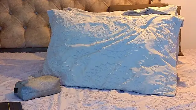 KeryHillson online show from January 2026 12:21:01 PM