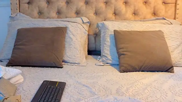 KeryHillson online show from February 2026 01:29:02 PM