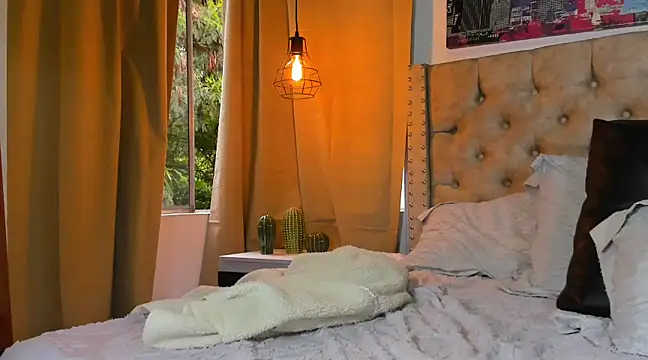 Snapshot of KeryHillson chatting on March 2025 06:50:01 PM KeryHillson online show from March 2025 06:50:01 PM