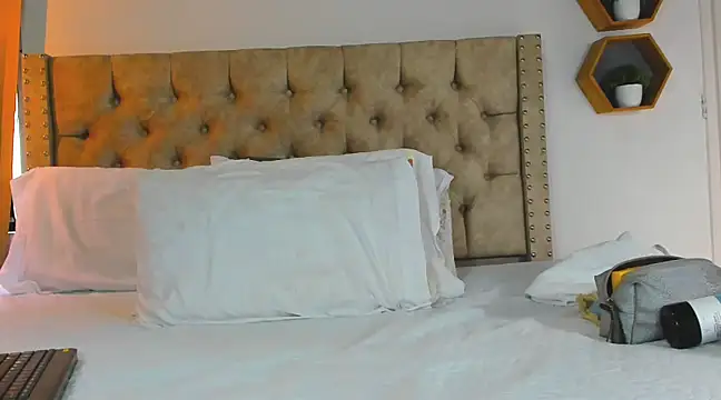 Snapshot of KeryHillson chatting on March 2025 01:51:01 PM KeryHillson online show from March 2025 01:51:01 PM