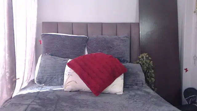 hotncurv8 online show from September 2025 08:43:02 AM