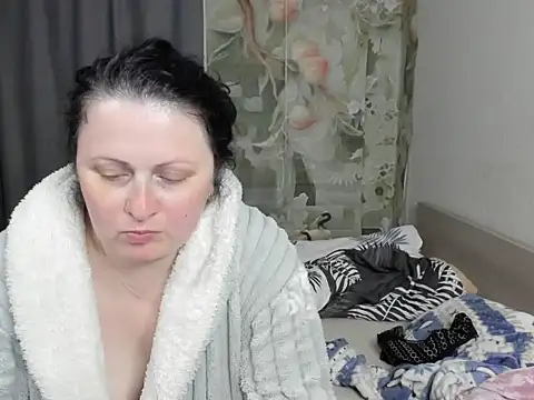 Snapshot of Lillian2 chatting on May 2026 08:06:02 PM Lillian2 online show from May 2026 08:06:02 PM