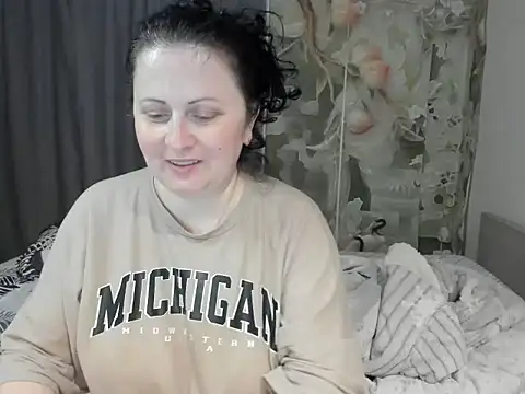 Snapshot of Lillian2 chatting on June 2026 04:07:01 PM Lillian2 online show from June 2026 04:07:01 PM