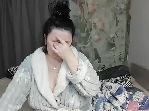 Snapshot of Lillian2 chatting on May 2026 01:44:01 PM Lillian2 online show from May 2026 01:44:01 PM